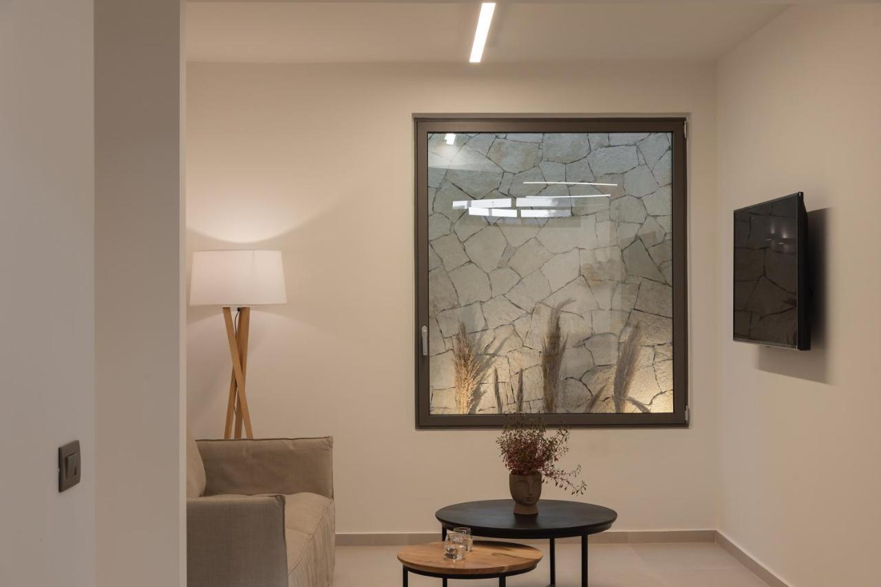 Athina Luxury Villa, With Pool & Walk To The Beach, By Thinkvilla ハニア エクステリア 写真