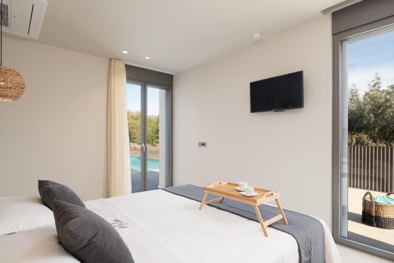 Athina Luxury Villa, With Pool & Walk To The Beach, By Thinkvilla ハニア エクステリア 写真