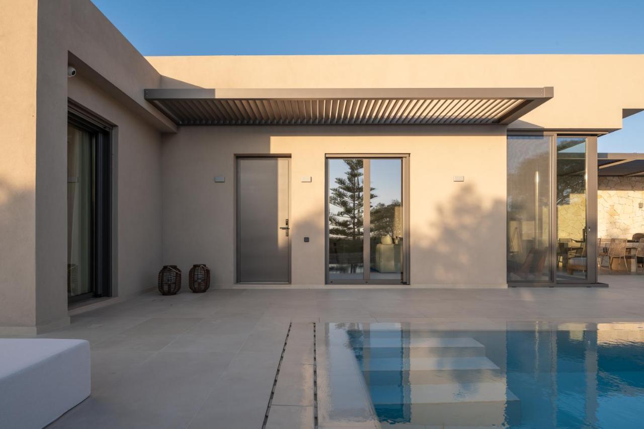 Athina Luxury Villa, With Pool & Walk To The Beach, By Thinkvilla ハニア エクステリア 写真