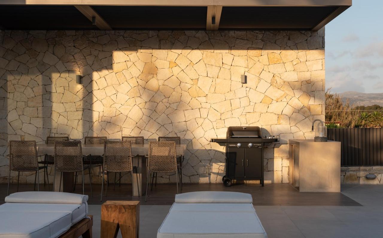 Athina Luxury Villa, With Pool & Walk To The Beach, By Thinkvilla ハニア エクステリア 写真