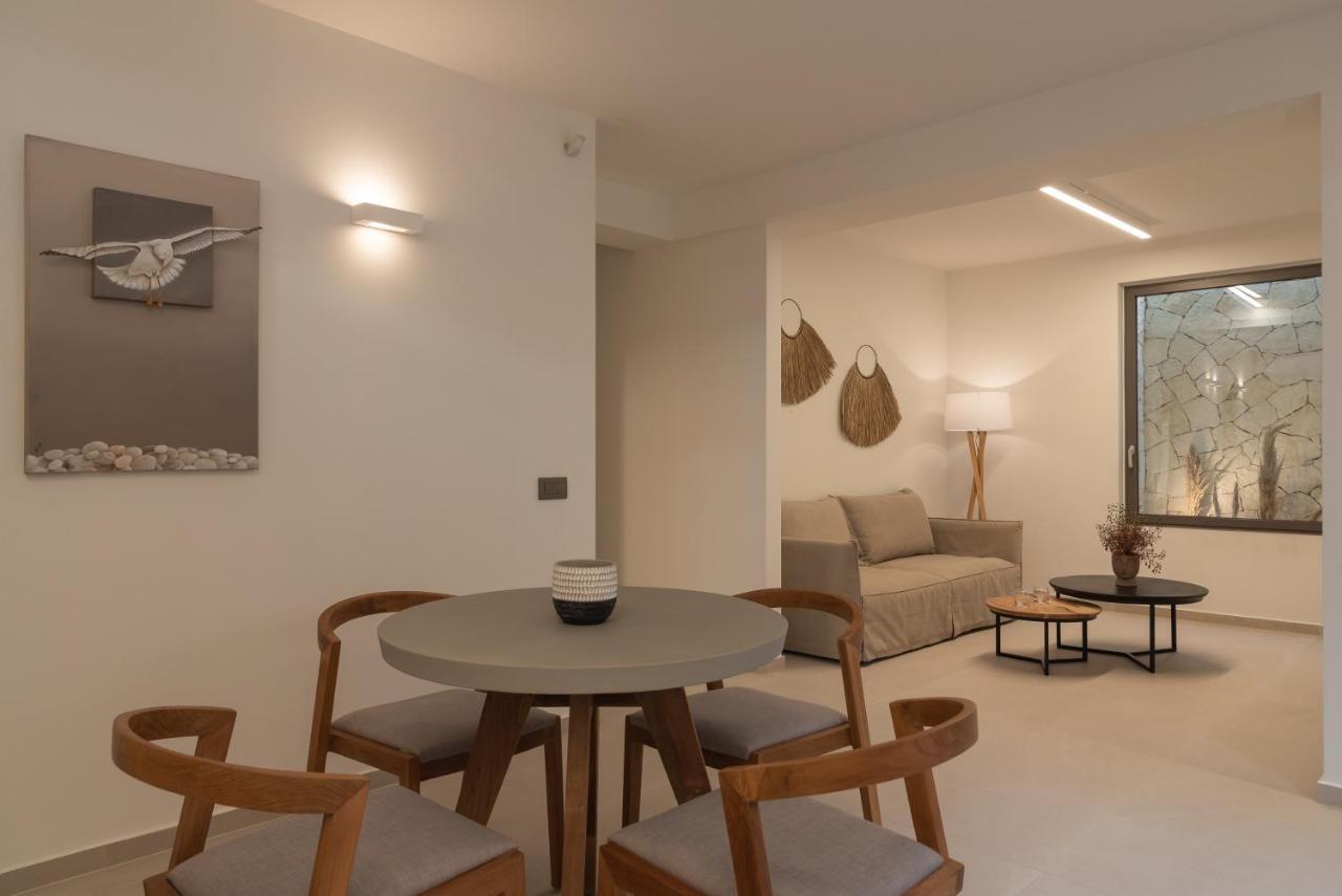 Athina Luxury Villa, With Pool & Walk To The Beach, By Thinkvilla ハニア エクステリア 写真